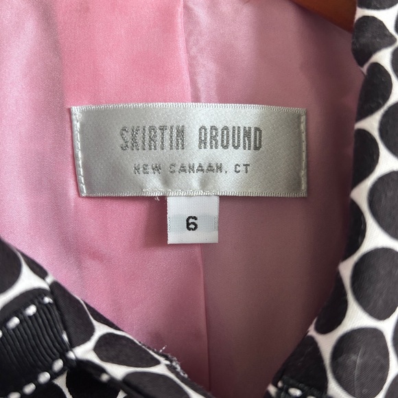 Skirtin Around Mod Polkadot Trench Coat - Picture 2 of 6